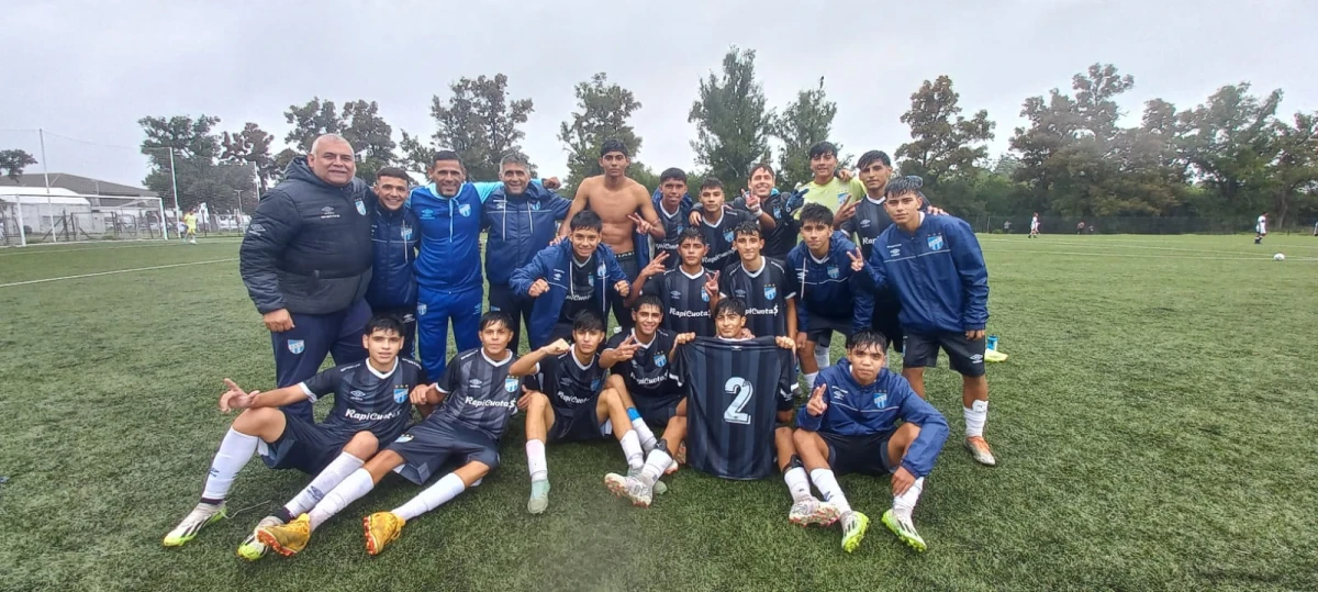 INVICTO. La octava de Atlético volvió a ganar y quedó a dos puntos de la cima. 