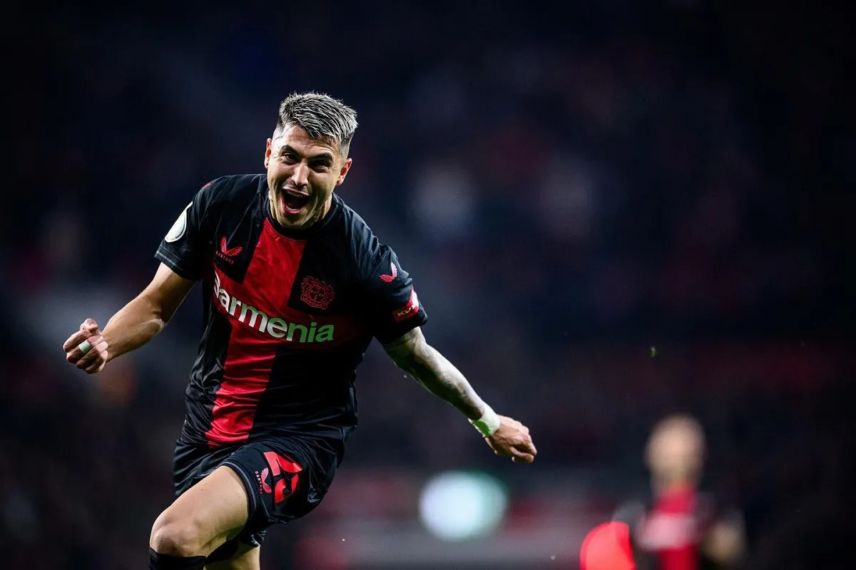 CLAVE. Exequiel Palacios ingresó en el complemento y brindó una asistencia en la goleada de Bayer Leverkusen, nuevo campeón de la Bundesliga.