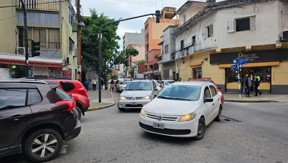 CON PACIENCIA. Los conductores deberán contemplar las demoras ocasionadas por los trabajos en la circulación por el microcentro.