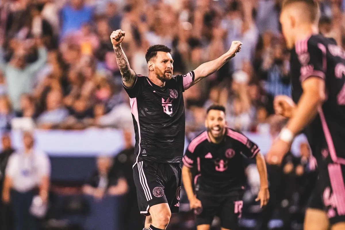 FESTEJOS. Lionel Messi que durante la previa se ánimo a hablar en inglés, marcó un golazo para el triunfo de Inter Miami sobre Sporting Kansas City.