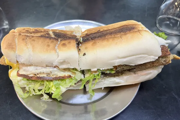 La curiosa pregunta de Carlos Maslatón sobre los sánguches de milanesa en Tucumán