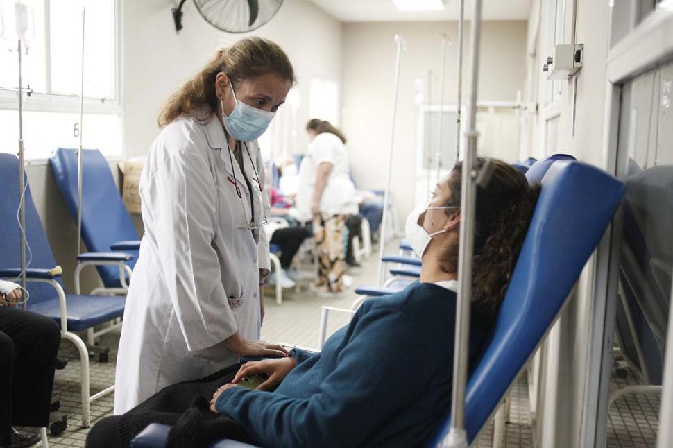 ASISTENCIA. Las guardias cuentan con sillones para hidratar pacientes.