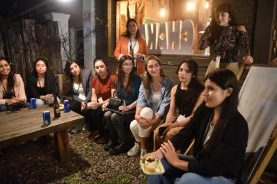 Un “campamento” prepara a chicas tucumanas para romper el techo tecnológico