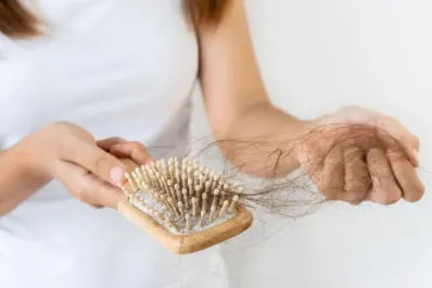 ¿Se te cae el pelo? Probá este método casero con solo dos ingredientes comunes