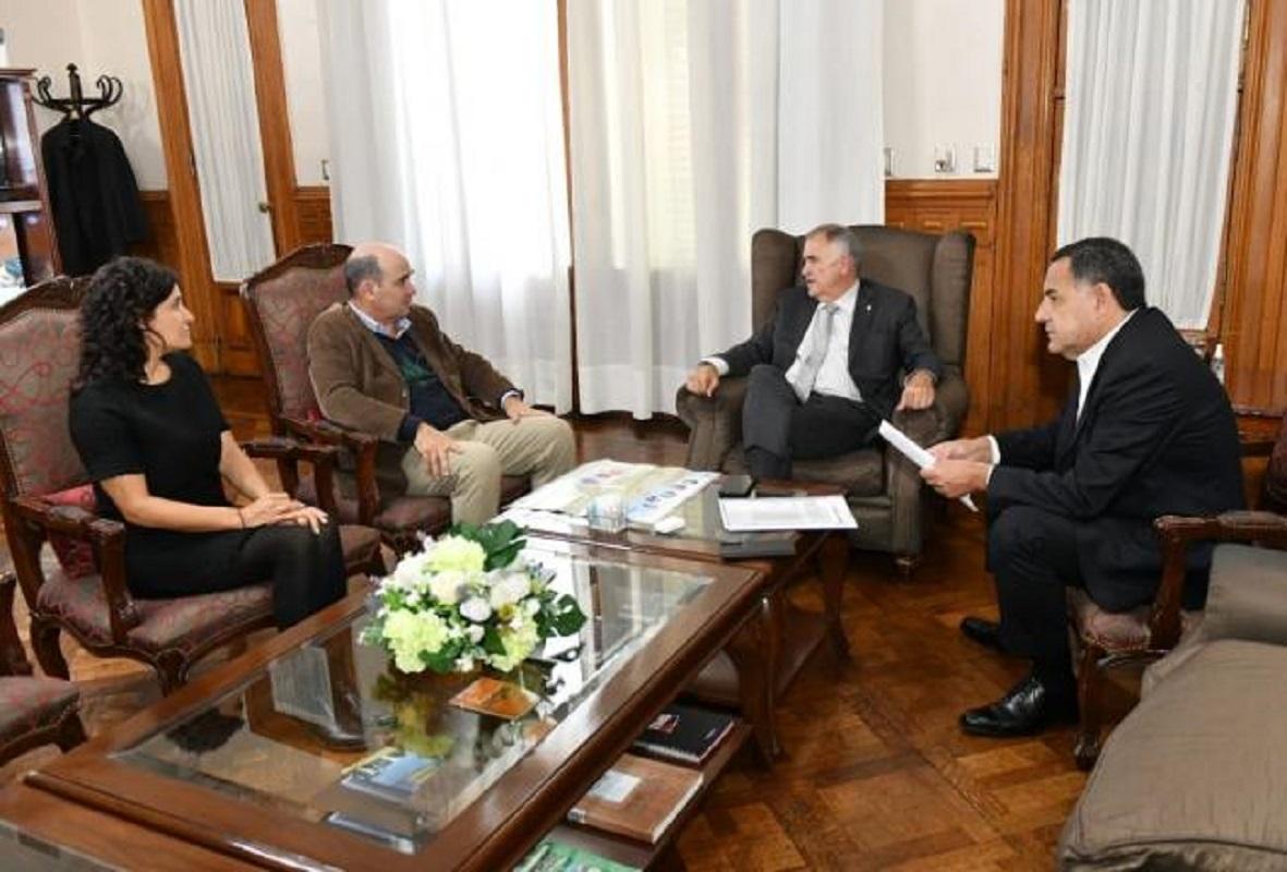 Tucumán realizó el primer embarque de arándanos a través del Paso San Francisco