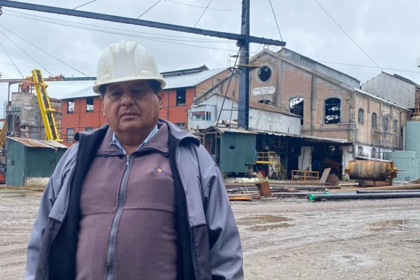 El hombre de los caños: la inspiradora historia de un empleado del ingenio Cruz Alta