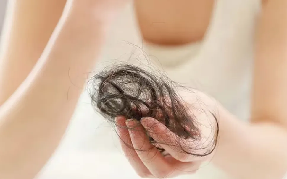 Estas son las vitaminas esenciales para evitar la caída del pelo: ¿cómo incorporarlas ?