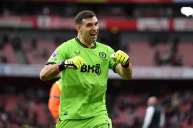 Video: la reacción de la TV francesa al desenlace que tuvo como protagonista a Dibu Martínez