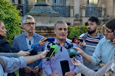 Canelada y Cobos pidieron que el Gobierno dé marcha atrás con el aumento del agua