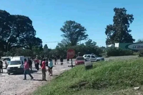 En Los Nogales: un auto atropelló a cinco personas que esperaban el colectivo y murió una mujer