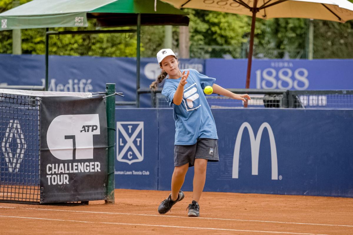 Cómo viven los “ball kids” la experiencia en el Challenger de Tucumán