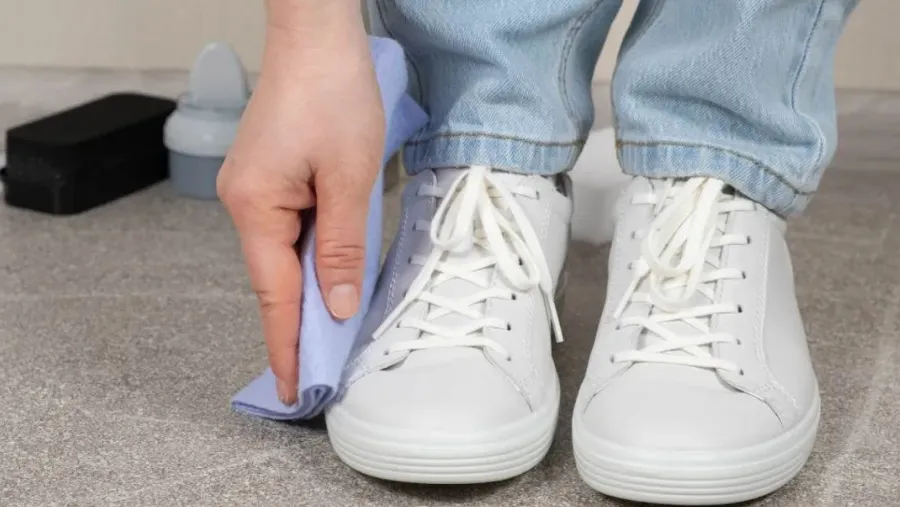 Como hacer para que las zapatillas queden como nuevas con solo tres ingredientes 