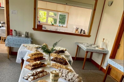 Comer en las Islas: porciones XL y el secreto de las pastelerías rurales “honestas”