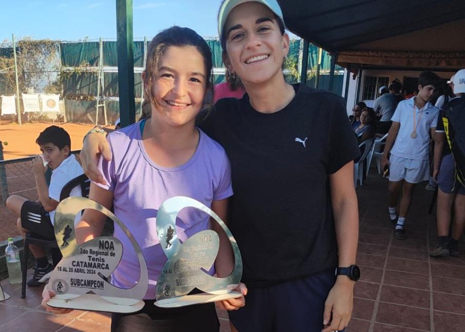 DOBLETE. Guadalupe Muro (izquierda), subcampeona en singles y dobles en Sub 14