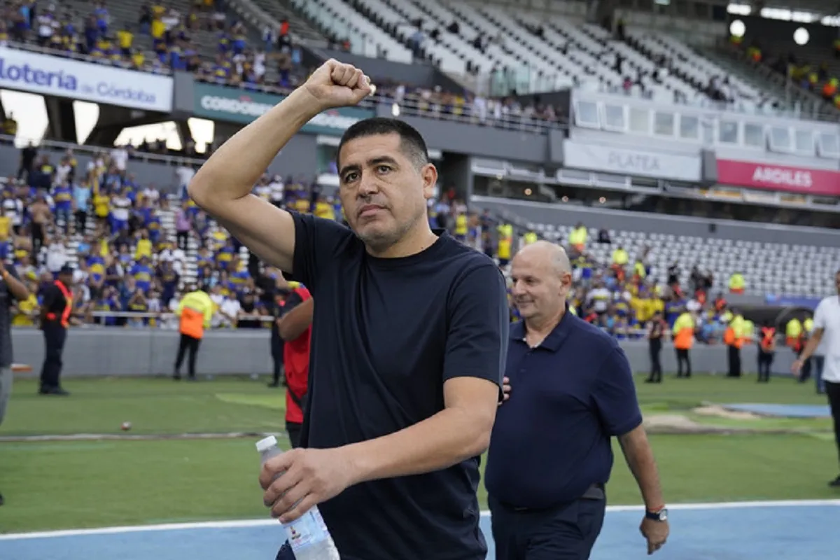 CONTENTO. Así se retiró Juan Román Riquelme, tras el triunfo de Boca sobre River, por 3-2.