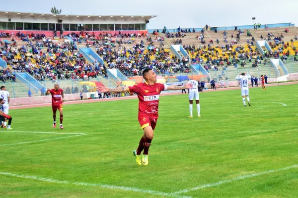 Hizo inferiores en Boca, jugó en Atlético y a los 39 años sigue vigente en el fútbol boliviano
