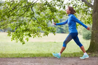 Cuánto tiempo y distancia debemos caminar para adelgazar, según la ciencia