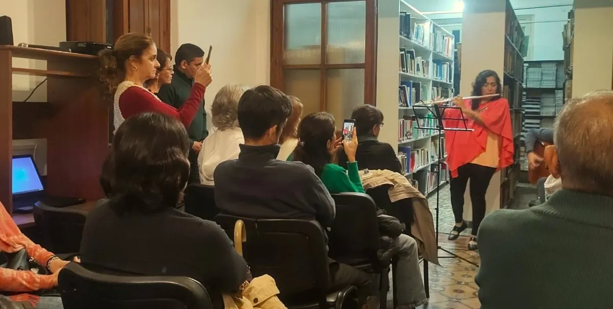 FLAUTISTA. Carla Guzmán y su interpretación durante el encuentro.