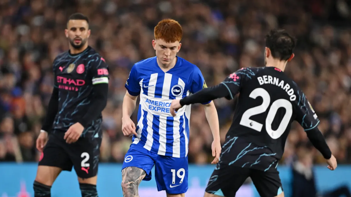 Valentín Barco debutó como titular frente a Manchester City. 