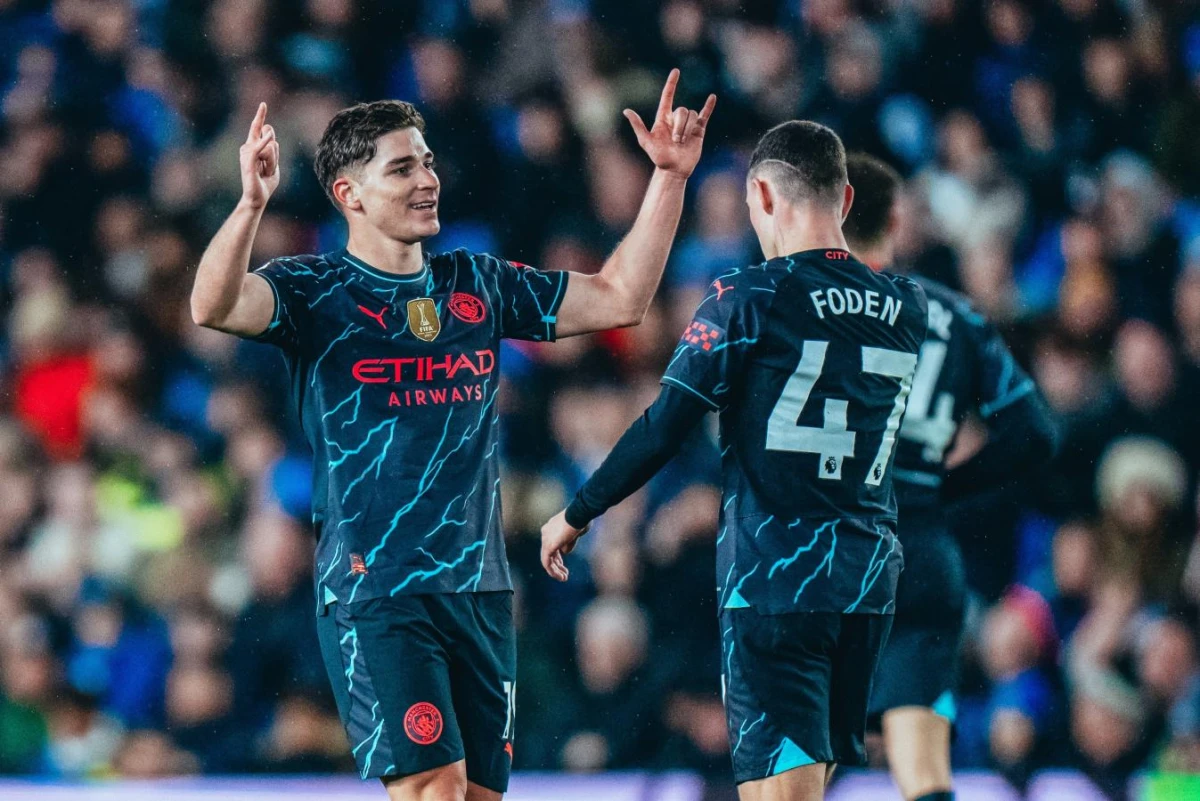 Julián Álvarez marcó el cuarto gol para el Manchester City. 