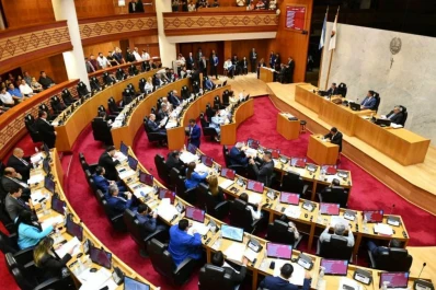 Sesión legislativa, en vivo: con retoques, tratan el plan de retiros voluntarios del Estado