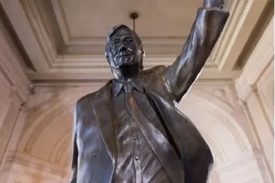 Emplazarán en Quilmes la estatua de Néstor Kirchner que estaba en el CCK