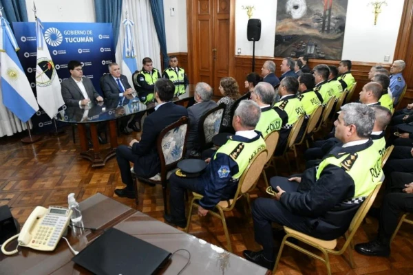 Beberaje mortal en Simoca: los retiros en la Policía tuvieron un sabor a mensaje