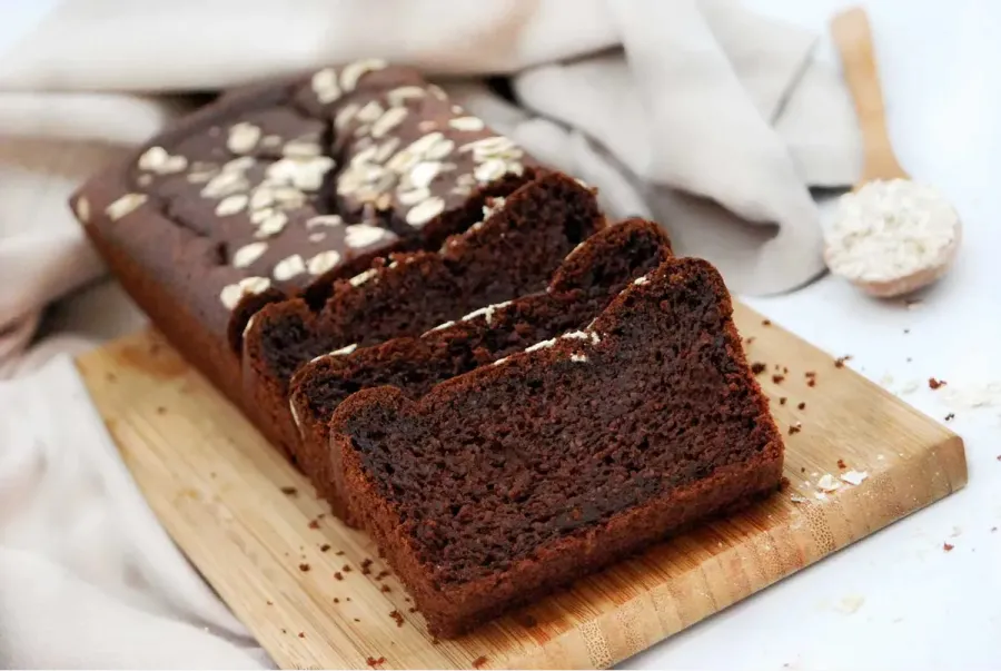 El budín de chocolate y avena es una excelente opción para acompañar el mate de la tarde. 