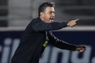 Marcelo Gallardo no levanta cabeza en Arabia Saudita y quedó en la cuerda floja