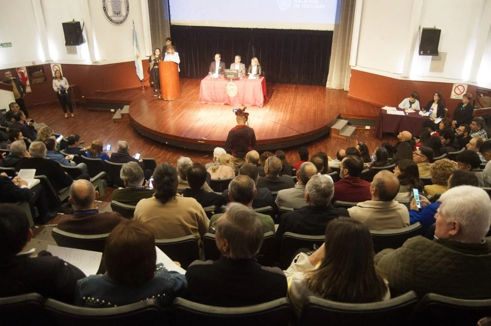 EN EL VIRLA. La Asamblea Universitaria cerró ayer la reforma del estatuto. 