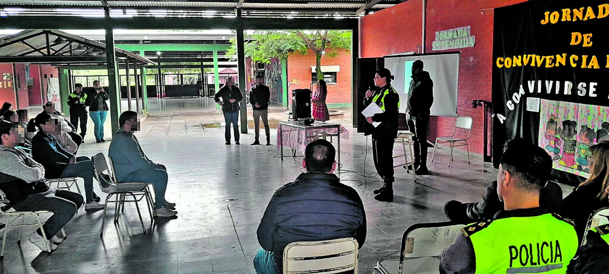 Armas en las escuelas: piden a los padres que refuercen el diálogo en casa