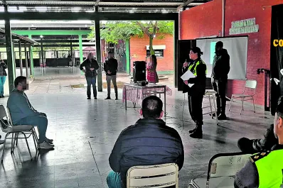 Armas en las escuelas: piden a los padres que refuercen el diálogo en casa