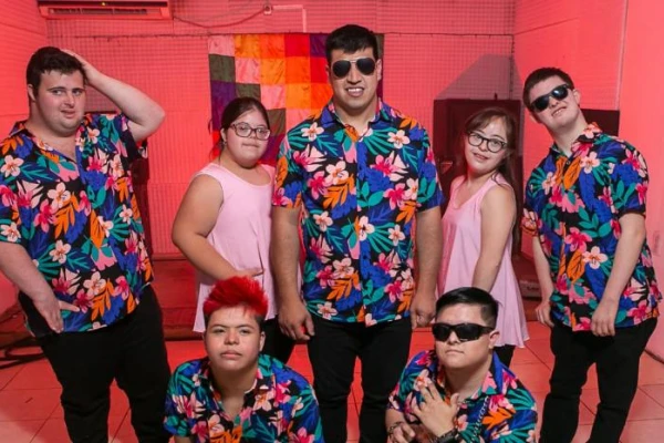 Los Leones celebran tres años bailando al ritmo de la cumbia