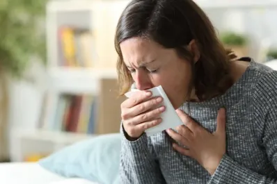 Cómo frenar la tos y proteger la garganta con estos 10 remedios caseros