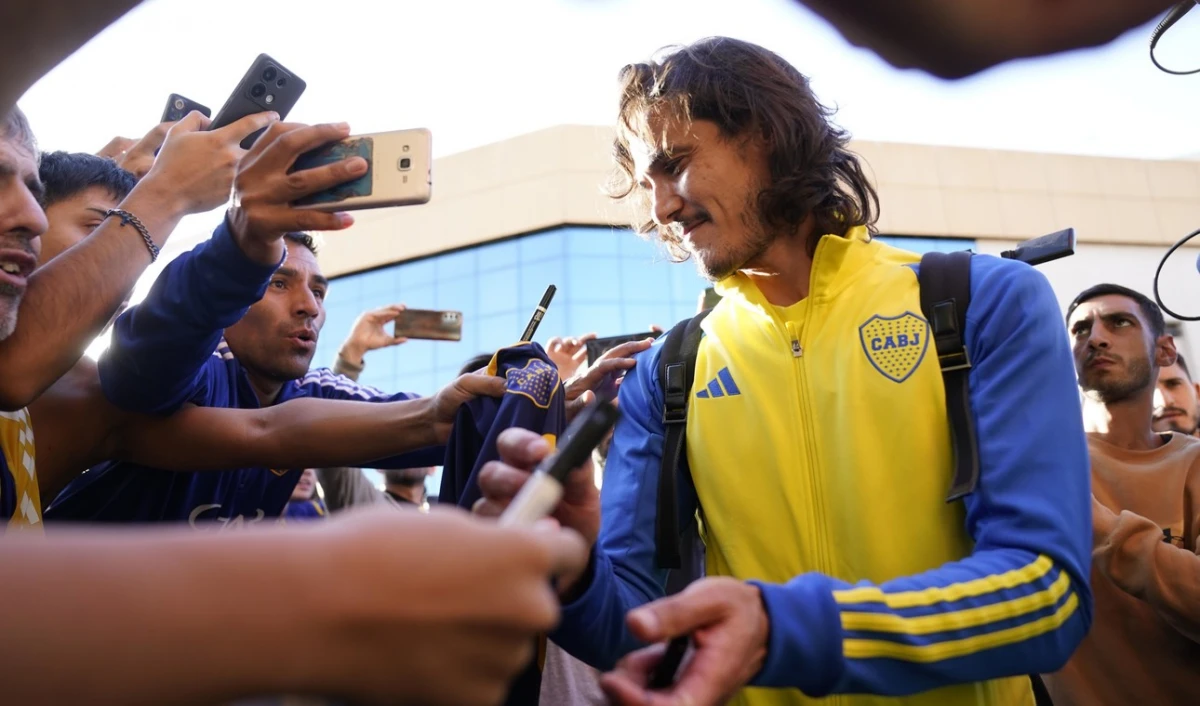 Una fiesta: una multitud recibió a Boca en su llegada a Córdoba