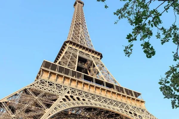 De la Torre Eiffel al CCK: 10 edificios históricos hechos de acero