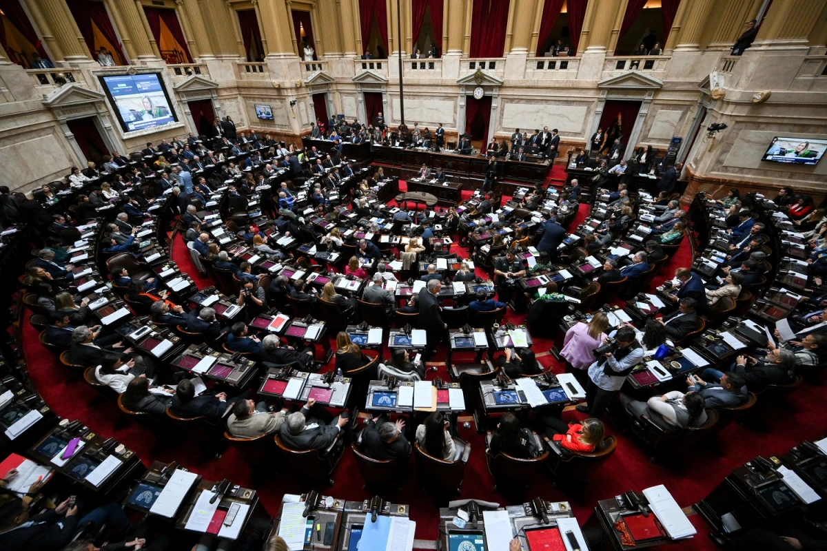 DIPUTADOS. El debate de la Ley Base se extendió durante casi 20 horas. AFP