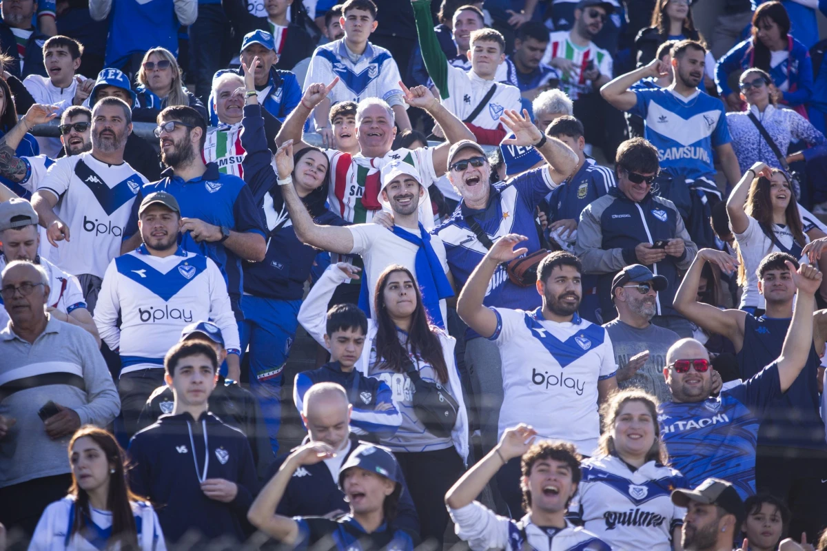 MOTIVOS. Desde la comisión directiva de Vélez entienden que los hinchas deberán realizar varios kilómetros hasta Santiago del Estero y pedir licencia el lunes laboral.