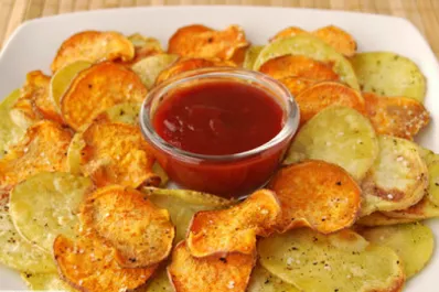 Cómo hacer chips de papas y batatas en microondas: receta fácil y rápida