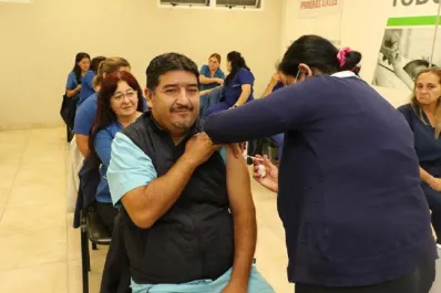Tucumán: más de 500 trabajadores de la salud ya se vacunaron contra el dengue
