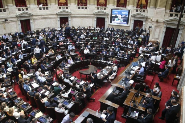 Libertarios y dialoguistas se ilusionan con la aprobación de la Ley Bases