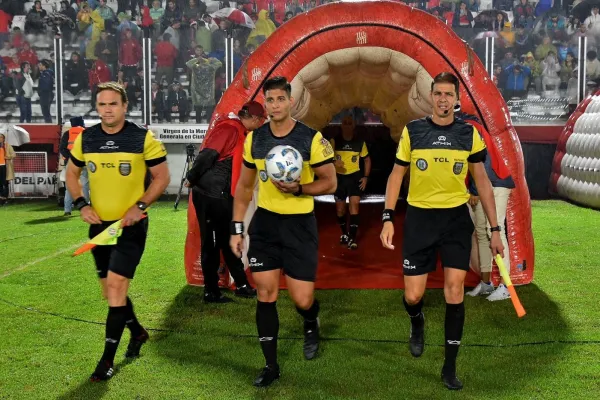 ¿Quién es Brian Ferreyra, el polémico árbitro que dirigirá San Martín de Tucumán-All Boys?