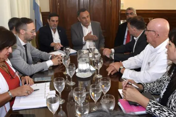 Paritarias: El Gobierno se reunió con representantes de gremios de la salud