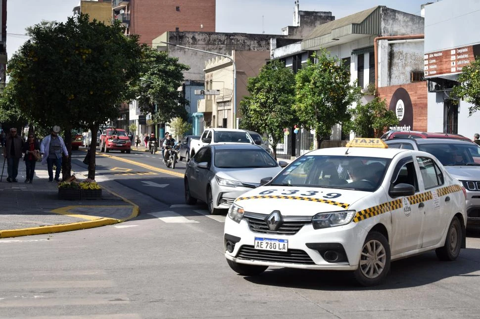 CAMBIO. Ya no está prohibido el giro en la esquina de Santiago y Junín.