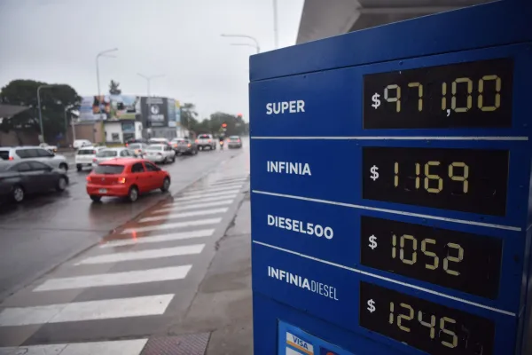 Pese al freno del gobierno de Milei, los precios de los combustibles volvieron a aumentar