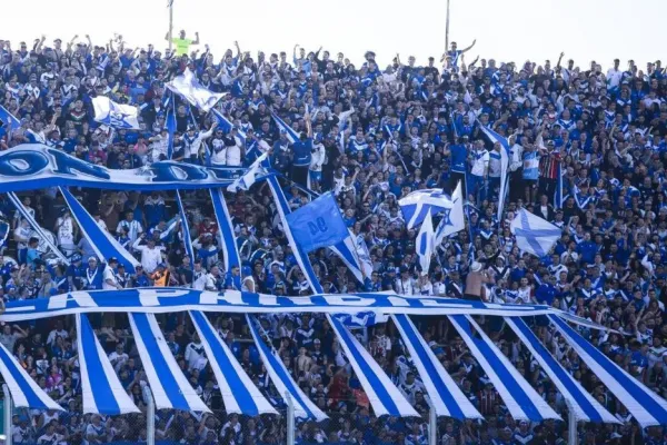 Los hinchas de Vélez dejaron sin vuelos a los de Estudiantes para la final