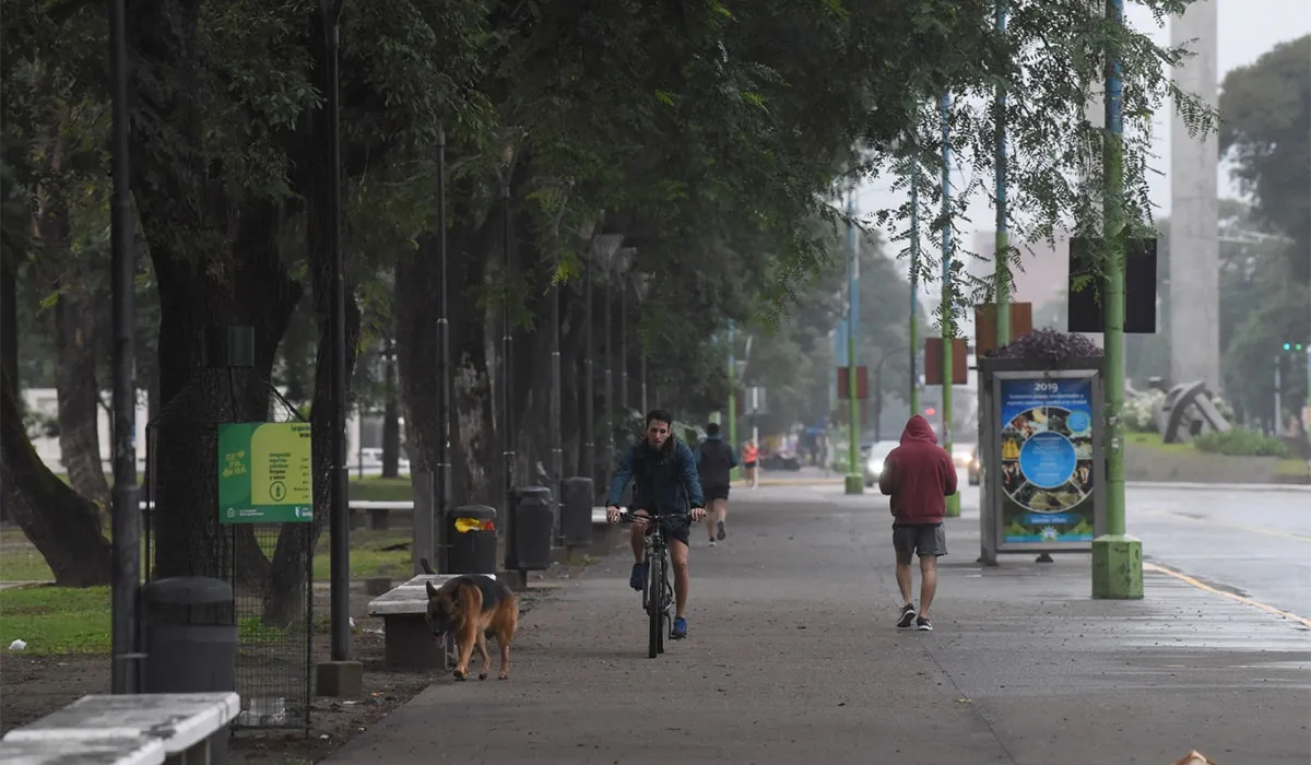 GRIS. El SMN anunció un jueves con el cielo cubierto.