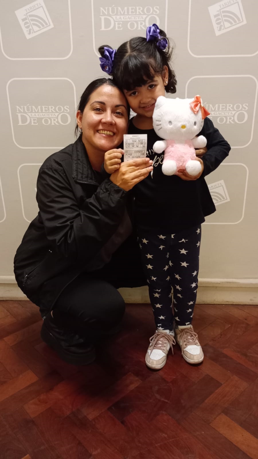 BIEN ACOMPAÑADA. Fátima Mariela Diaz Lami vino con su hija Ema.