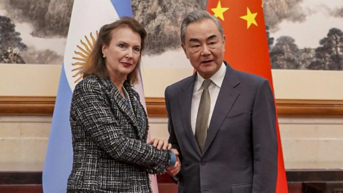 Diana Mondino y su par chino, Wang Yi. NA