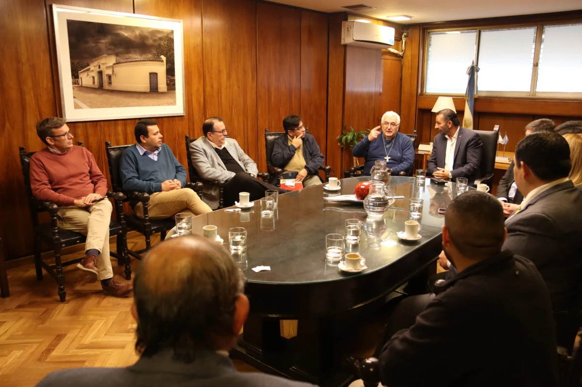 Carlos Sánchez, con Juri y los concejales de la capital. PRENSA HCD